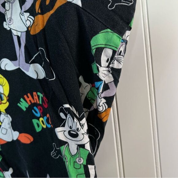 Women’s Looney Tunes Scrub Top What’s Up Doc? Taz Bugs Bunny Tweety Bird Sz 3xl - Picture 12 of 16